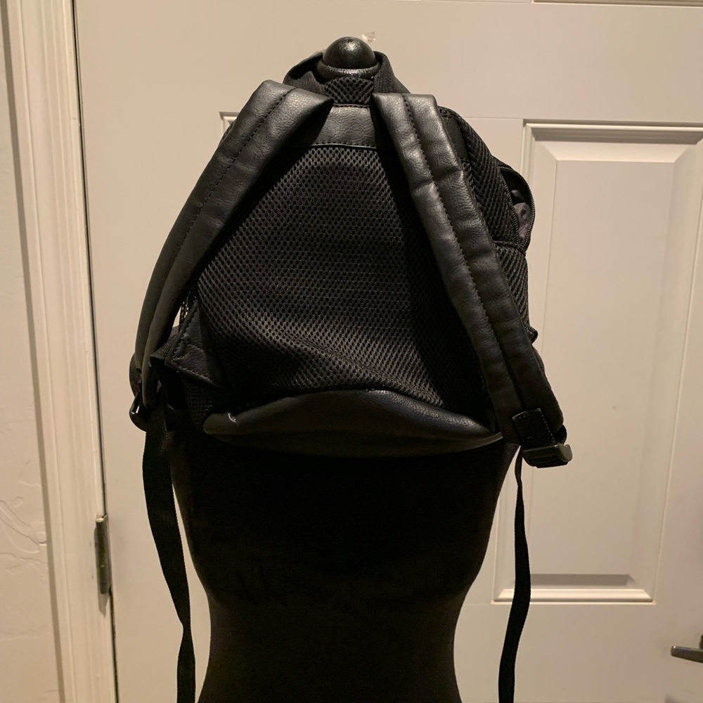 OMG Accessories Rhino Camo Mini-Backpack Grey - Picture 2 of 3